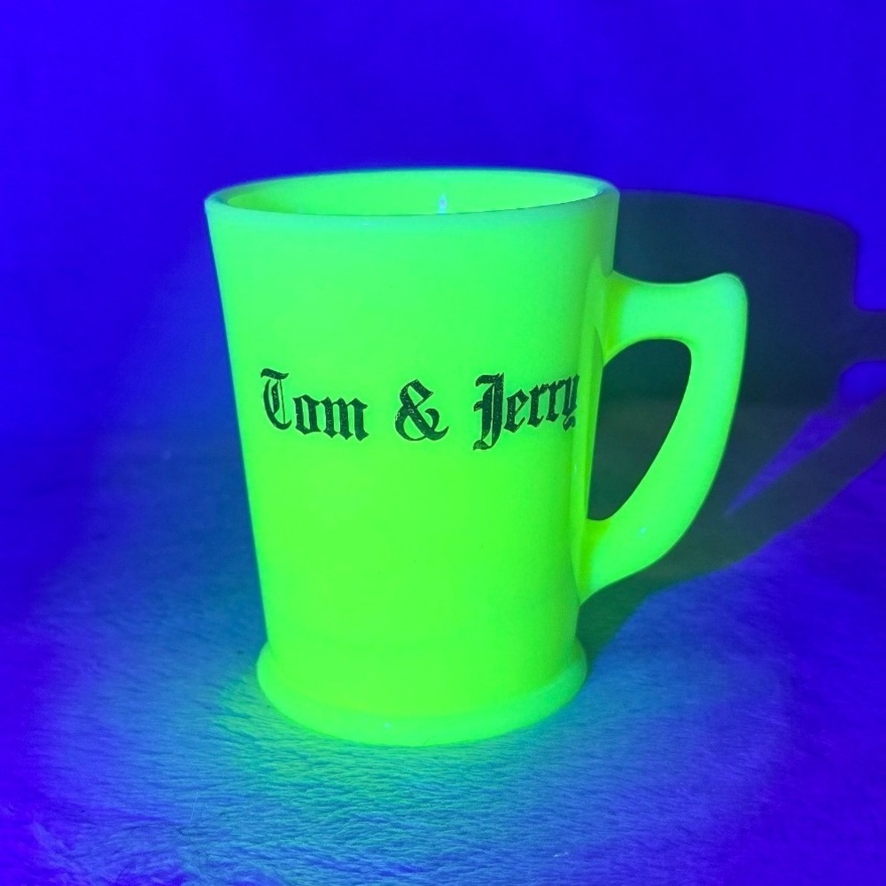 Vintage McKee Tom & Jerry Uranium Custard Glass Mug Blacklight Reactive